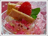 サクラ麺のふんわり苺